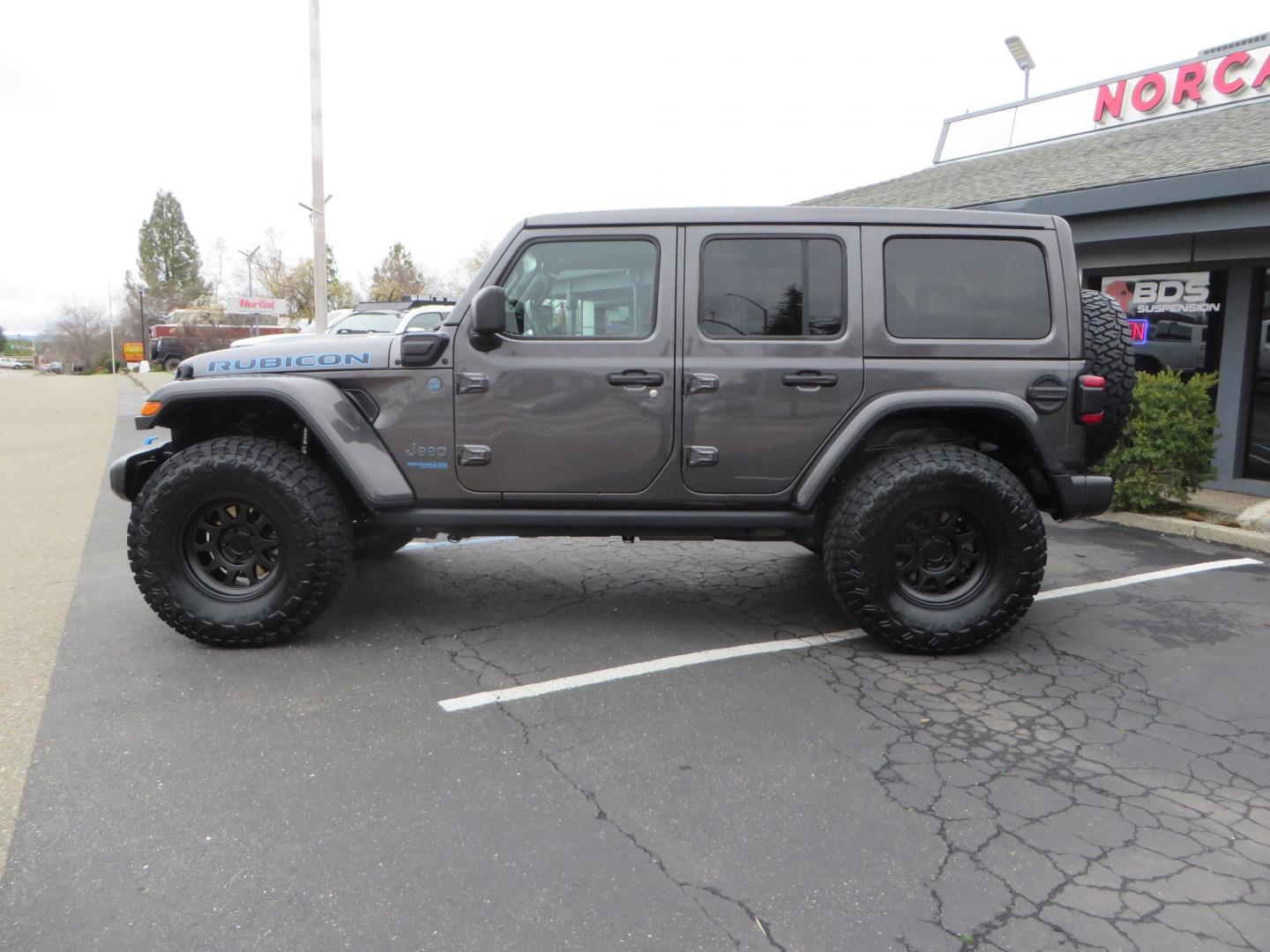 2021 CHARCOAL /BLACK Jeep Wrangler Unlimited Rubicon 4XE 4d SUV 4wd (1C4JJXR60MW) with an 2.0L L4 DOHC 16V TURBO engine, automatic transmission, located at 2630 Grass Valley Highway, Auburn, CA, 95603, (530) 508-5100, 38.937893, -121.095482 - 4XE Rubicon sitting on a Zone offroad suspension system, Fox shocks, 37" Toyo RT trail tires, 17" Method Race wheels, Teraflex Hd tire carrier, and Flat tow ready. - Photo#7